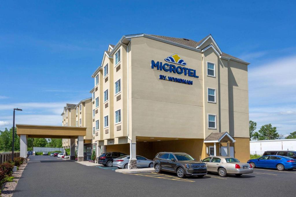 Microtel Inn & Suites by Wyndham Niagara Falls Main image 1